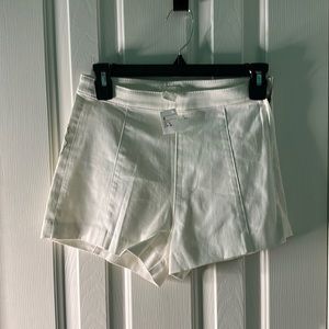 White  shorts , size 6,H&M, new with tags..Run small , quality material.